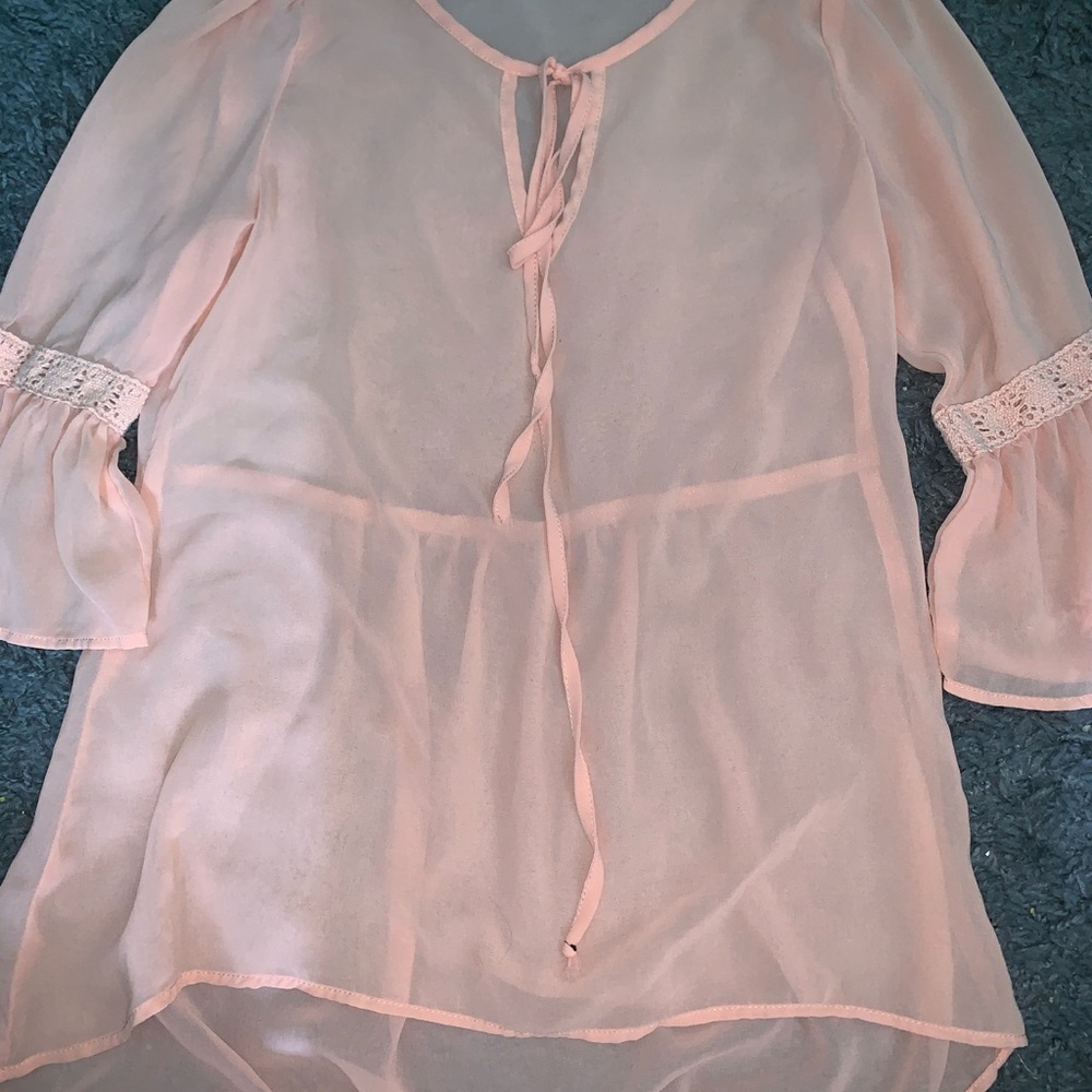 blouse .